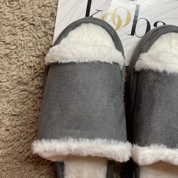 kooba | Memory Foam Fuzzy Slip On Slippers Size Large 8-9 NWT - Picture 2 of 6